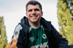 LOL选手吐(tǔ)槽女性生理期，鏡(jìng)头被全部(bù)剪(jiǎn)掉(diào)，如今战队宣布将他开除