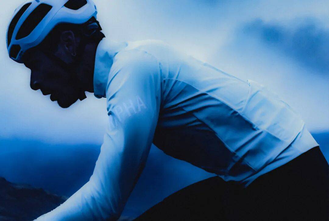 全新Rapha Pro Team Shadow：专为严苛的比赛与训练环境打造