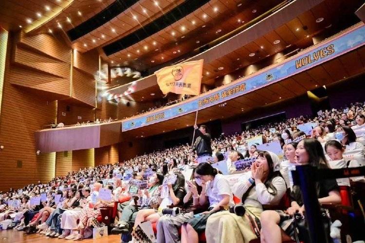 一支战队如何改变重庆电竞生态