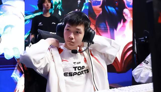 第三赛段总决赛:TES与BLG的终局之战,银龙杯与一号种子的归属!