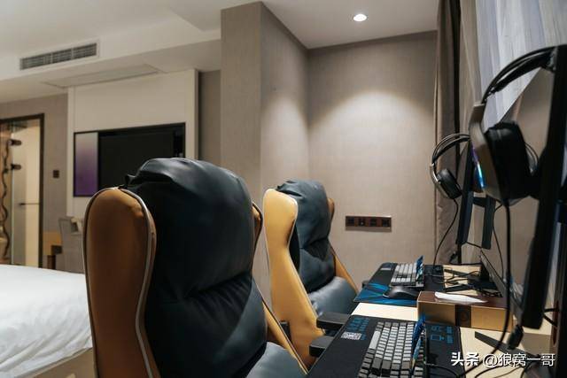 想赚大钱，可以关注电竞比赛周边产业发展，电竞选手收入直线上升