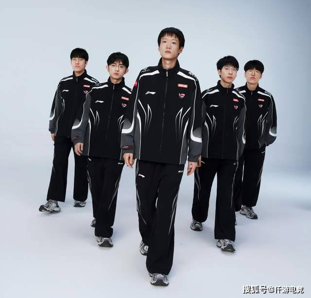 LOL官方更新战力排行榜,第一毫不意外,IG赫然在列!