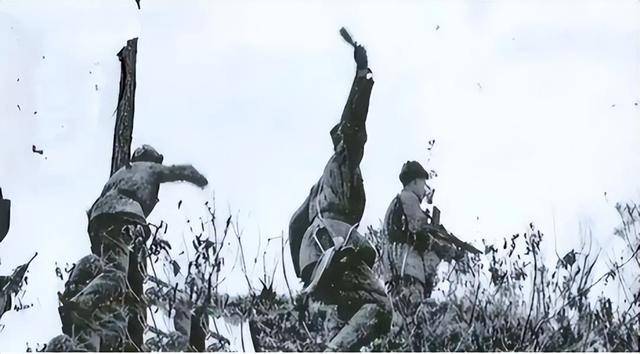 毛主席看着大授衔名单，突然问：“军中吕布”为何不在名单上？