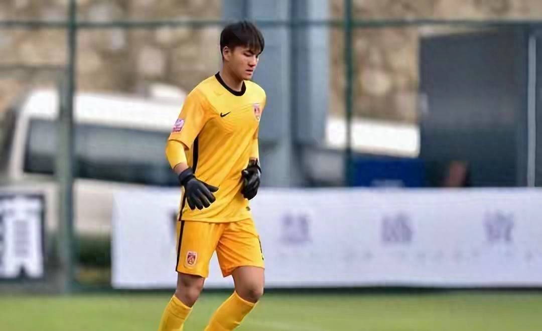 转会消息!上海申花与青岛西海岸队就门将李昊的转会事宜展开谈判