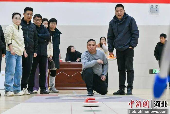 中国新闻网 | 河北冀南新区开展陆地冰壶比赛